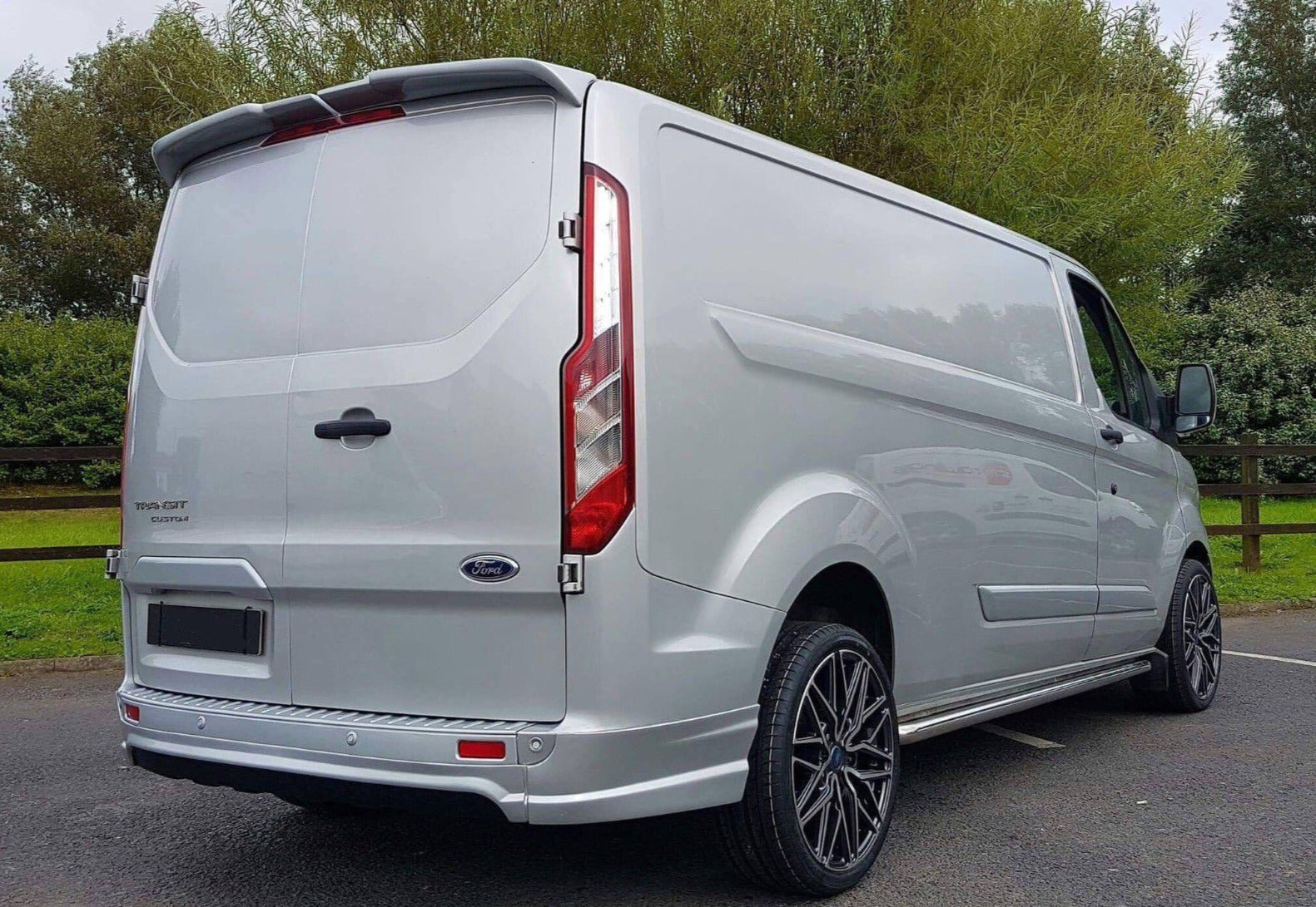 FORD TRANSIT CUSTOM- ROOF SPOILER ONLY FOR BARN DOOR